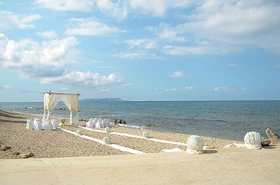 Участок дикого пляжа / платформа с видом на море, Гувес-Аналипси