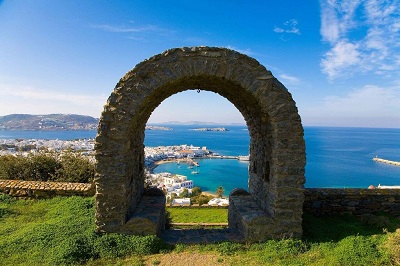 Развалины замка с панорамным видом на остров, Миконос