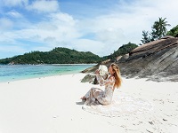 фото <b>Свадьба на Сейшелах, Маэ</b>: выездная свадебная церемония на пляже  — Сейшелы