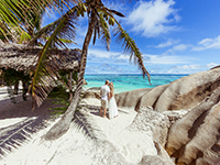 Фото <b>Свадьба на Сейшелах, Ла Диг:</b> выездная символическая церемония на пляже, Сейшелы